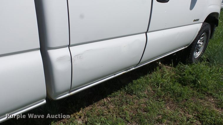 image for item ET9647 2002 Chevrolet Silverado 1500 Ext. Cab pickup truck