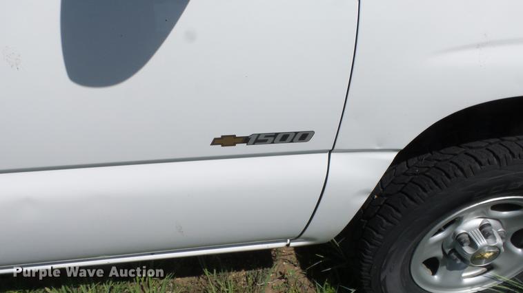 image for item ET9647 2002 Chevrolet Silverado 1500 Ext. Cab pickup truck