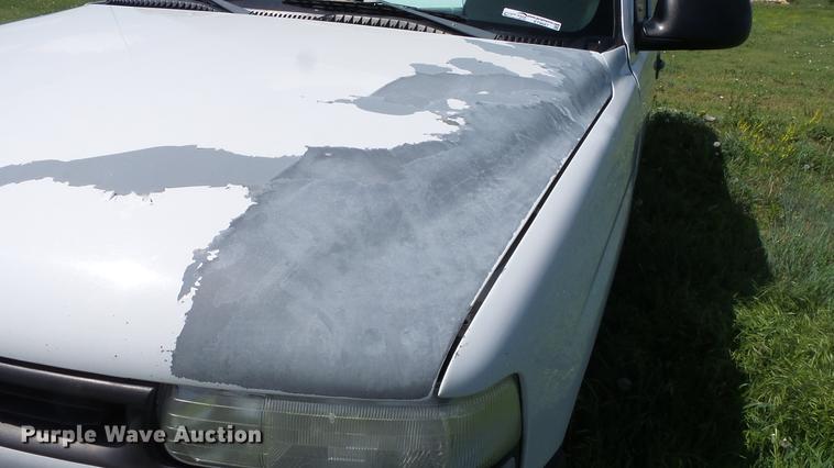 image for item ET9647 2002 Chevrolet Silverado 1500 Ext. Cab pickup truck