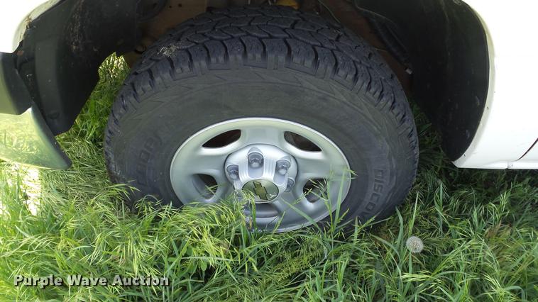 image for item ET9647 2002 Chevrolet Silverado 1500 Ext. Cab pickup truck