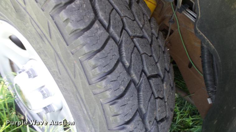 image for item ET9647 2002 Chevrolet Silverado 1500 Ext. Cab pickup truck