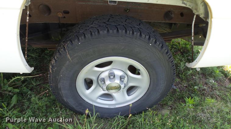 image for item ET9647 2002 Chevrolet Silverado 1500 Ext. Cab pickup truck