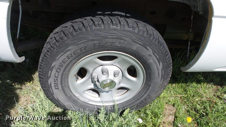 image for item ET9647 2002 Chevrolet Silverado 1500 Ext. Cab pickup truck