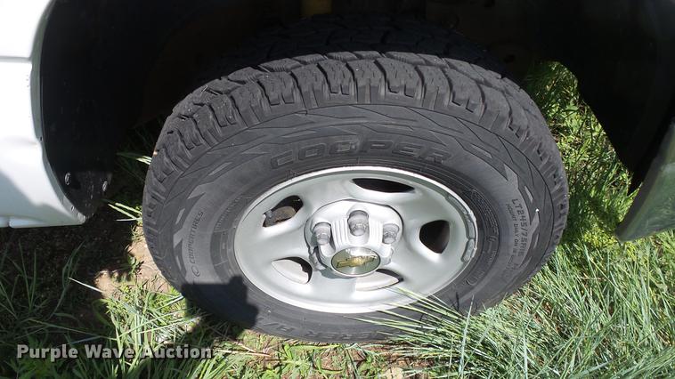 image for item ET9647 2002 Chevrolet Silverado 1500 Ext. Cab pickup truck