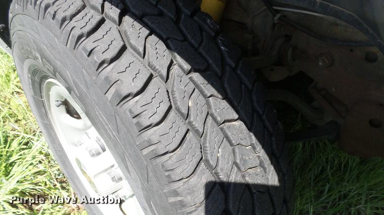 image for item ET9647 2002 Chevrolet Silverado 1500 Ext. Cab pickup truck