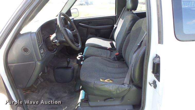 image for item ET9647 2002 Chevrolet Silverado 1500 Ext. Cab pickup truck