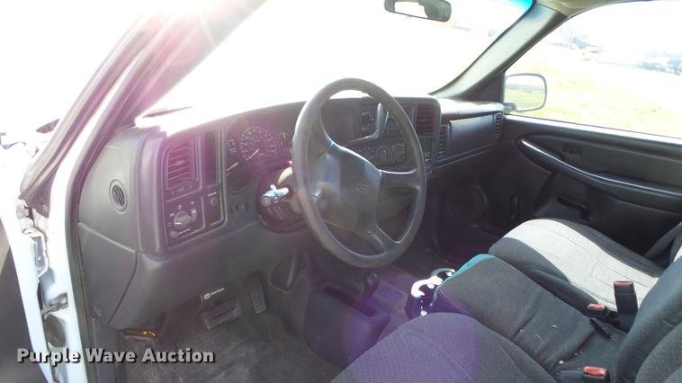 image for item ET9647 2002 Chevrolet Silverado 1500 Ext. Cab pickup truck