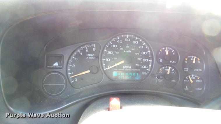 image for item ET9647 2002 Chevrolet Silverado 1500 Ext. Cab pickup truck