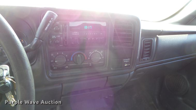 image for item ET9647 2002 Chevrolet Silverado 1500 Ext. Cab pickup truck