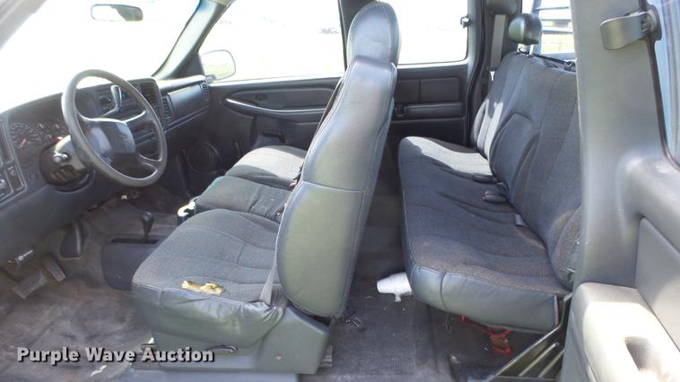 image for item ET9647 2002 Chevrolet Silverado 1500 Ext. Cab pickup truck