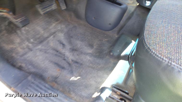 image for item ET9647 2002 Chevrolet Silverado 1500 Ext. Cab pickup truck