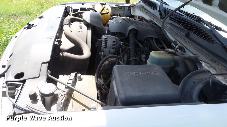 image for item ET9647 2002 Chevrolet Silverado 1500 Ext. Cab pickup truck