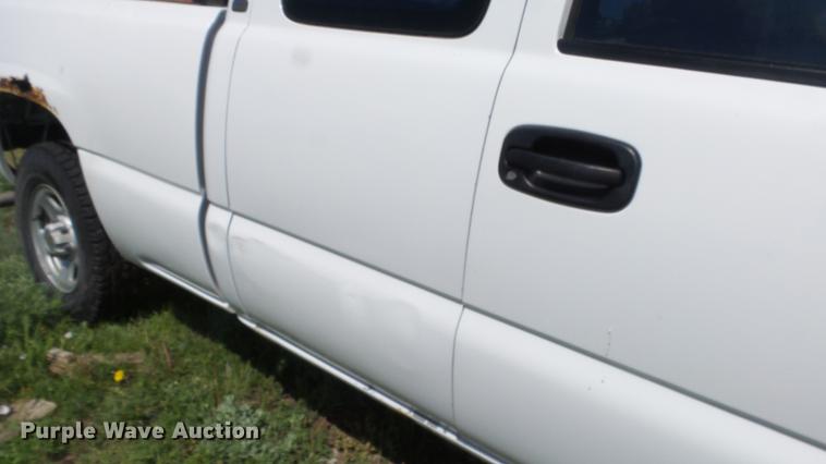 image for item ET9647 2002 Chevrolet Silverado 1500 Ext. Cab pickup truck