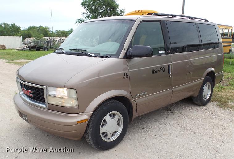 image for item EZ9277 2000 GMC Safari van