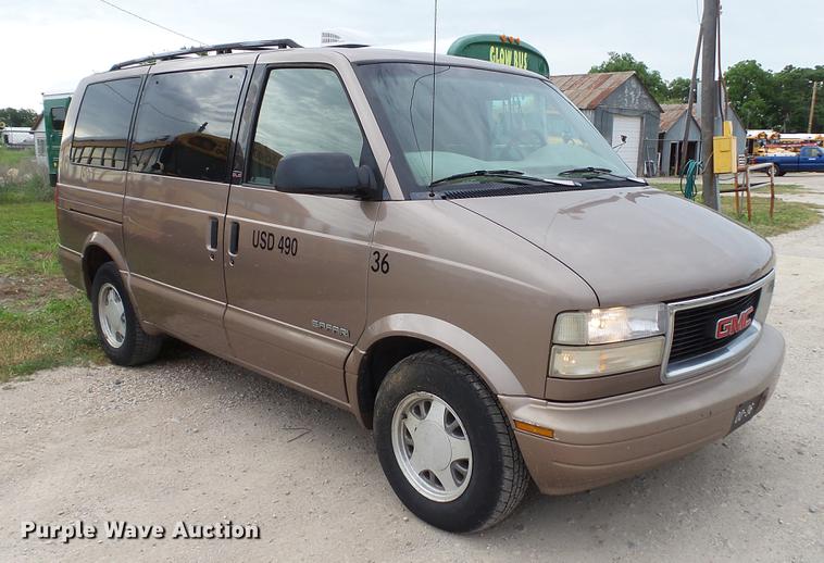 image for item EZ9277 2000 GMC Safari van