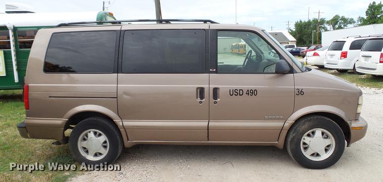 image for item EZ9277 2000 GMC Safari van