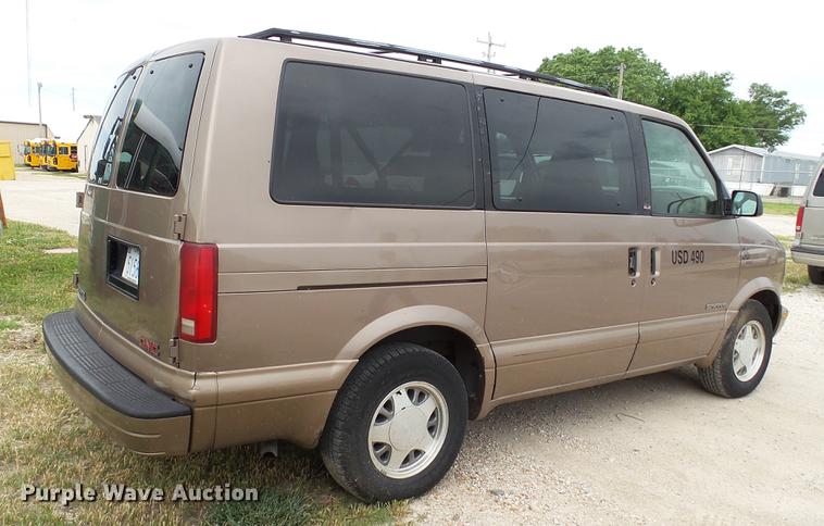 image for item EZ9277 2000 GMC Safari van