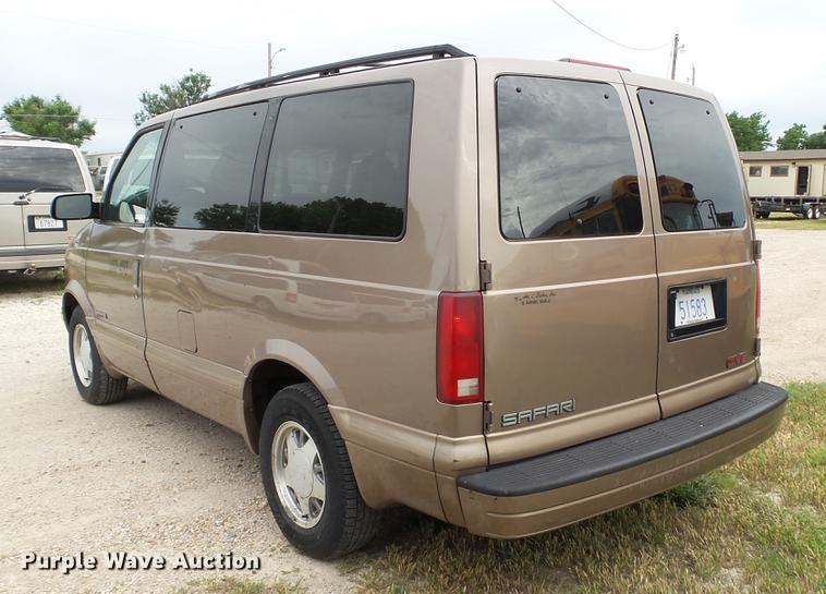 image for item EZ9277 2000 GMC Safari van
