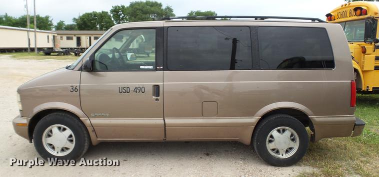 image for item EZ9277 2000 GMC Safari van