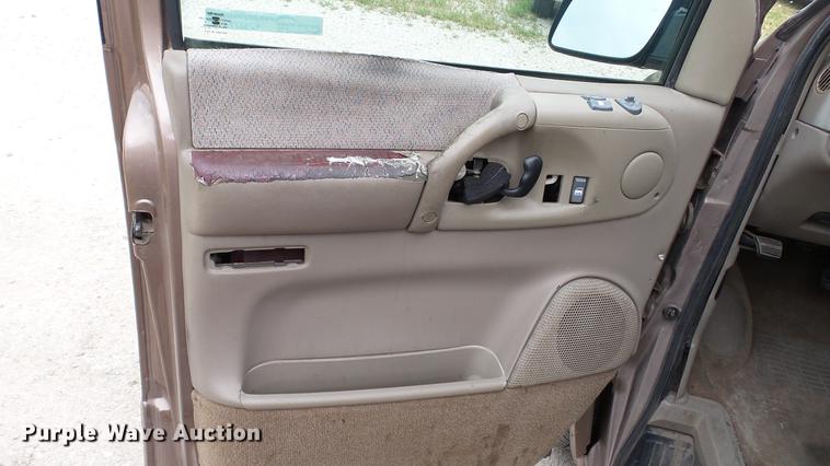 image for item EZ9277 2000 GMC Safari van