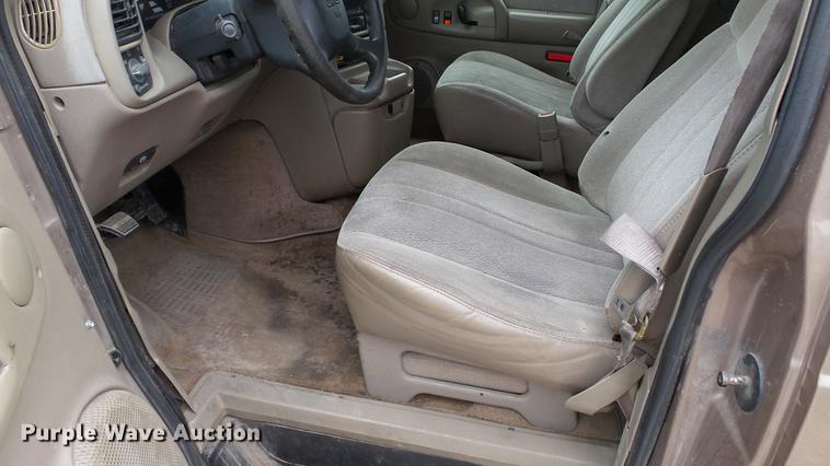 image for item EZ9277 2000 GMC Safari van
