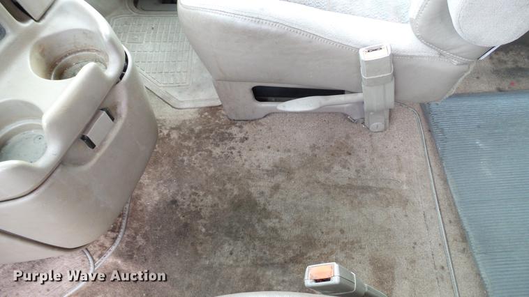 image for item EZ9277 2000 GMC Safari van