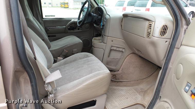 image for item EZ9277 2000 GMC Safari van