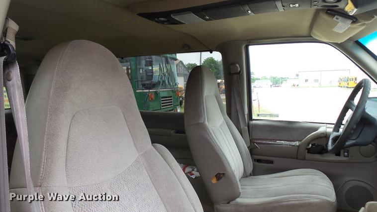 image for item EZ9277 2000 GMC Safari van