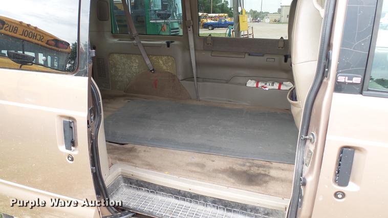 image for item EZ9277 2000 GMC Safari van