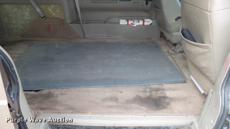 image for item EZ9277 2000 GMC Safari van