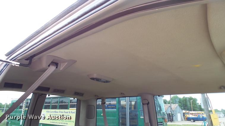 image for item EZ9277 2000 GMC Safari van