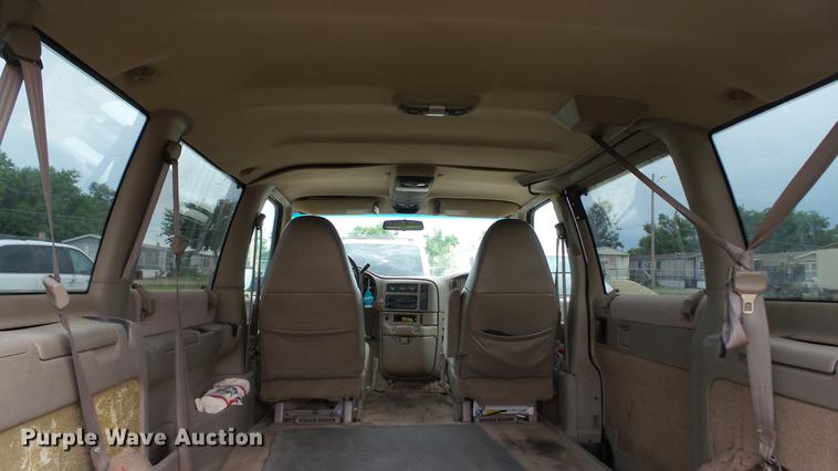 image for item EZ9277 2000 GMC Safari van