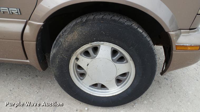 image for item EZ9277 2000 GMC Safari van