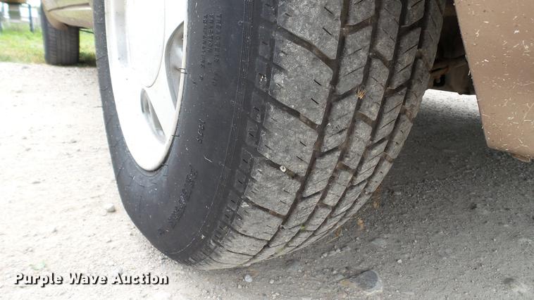 image for item EZ9277 2000 GMC Safari van