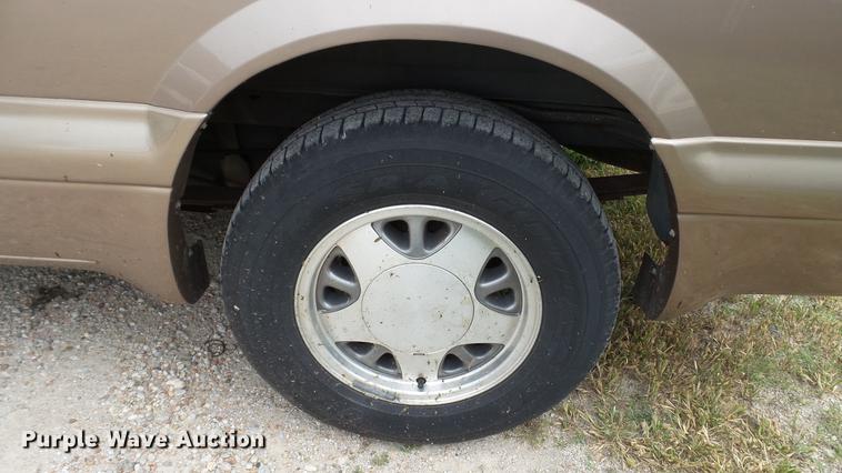 image for item EZ9277 2000 GMC Safari van