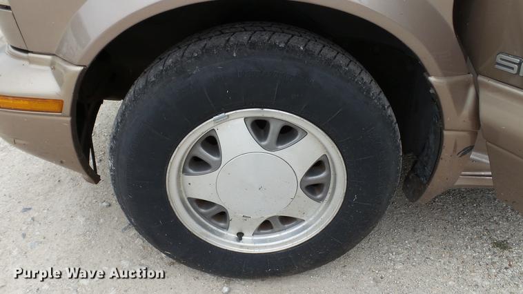 image for item EZ9277 2000 GMC Safari van