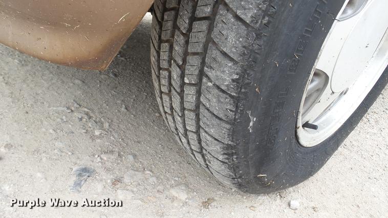 image for item EZ9277 2000 GMC Safari van