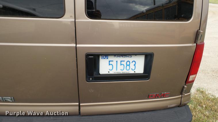 image for item EZ9277 2000 GMC Safari van