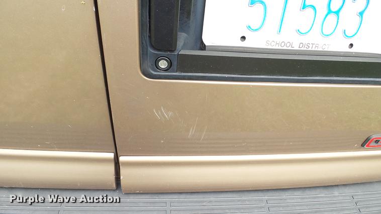 image for item EZ9277 2000 GMC Safari van