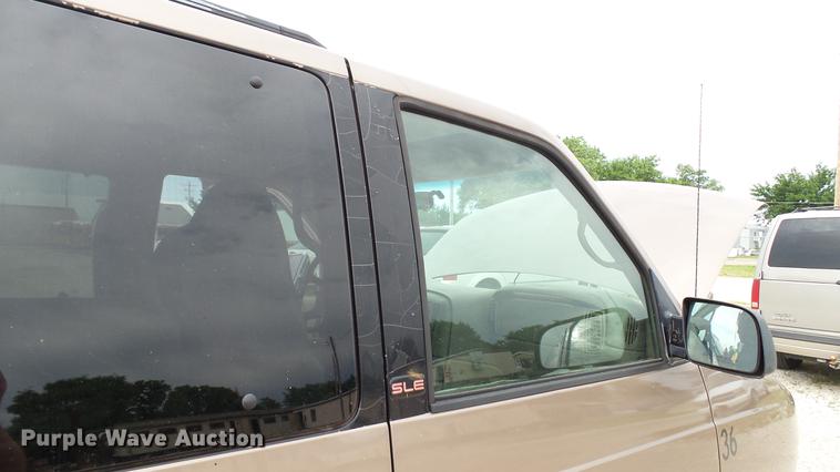 image for item EZ9277 2000 GMC Safari van