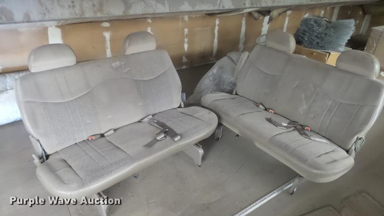 image for item EZ9277 2000 GMC Safari van