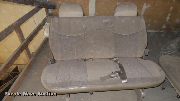 image for item EZ9277 2000 GMC Safari van