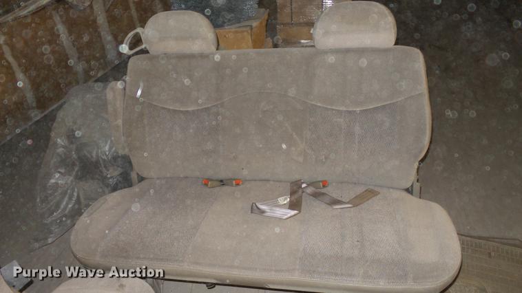 image for item EZ9277 2000 GMC Safari van