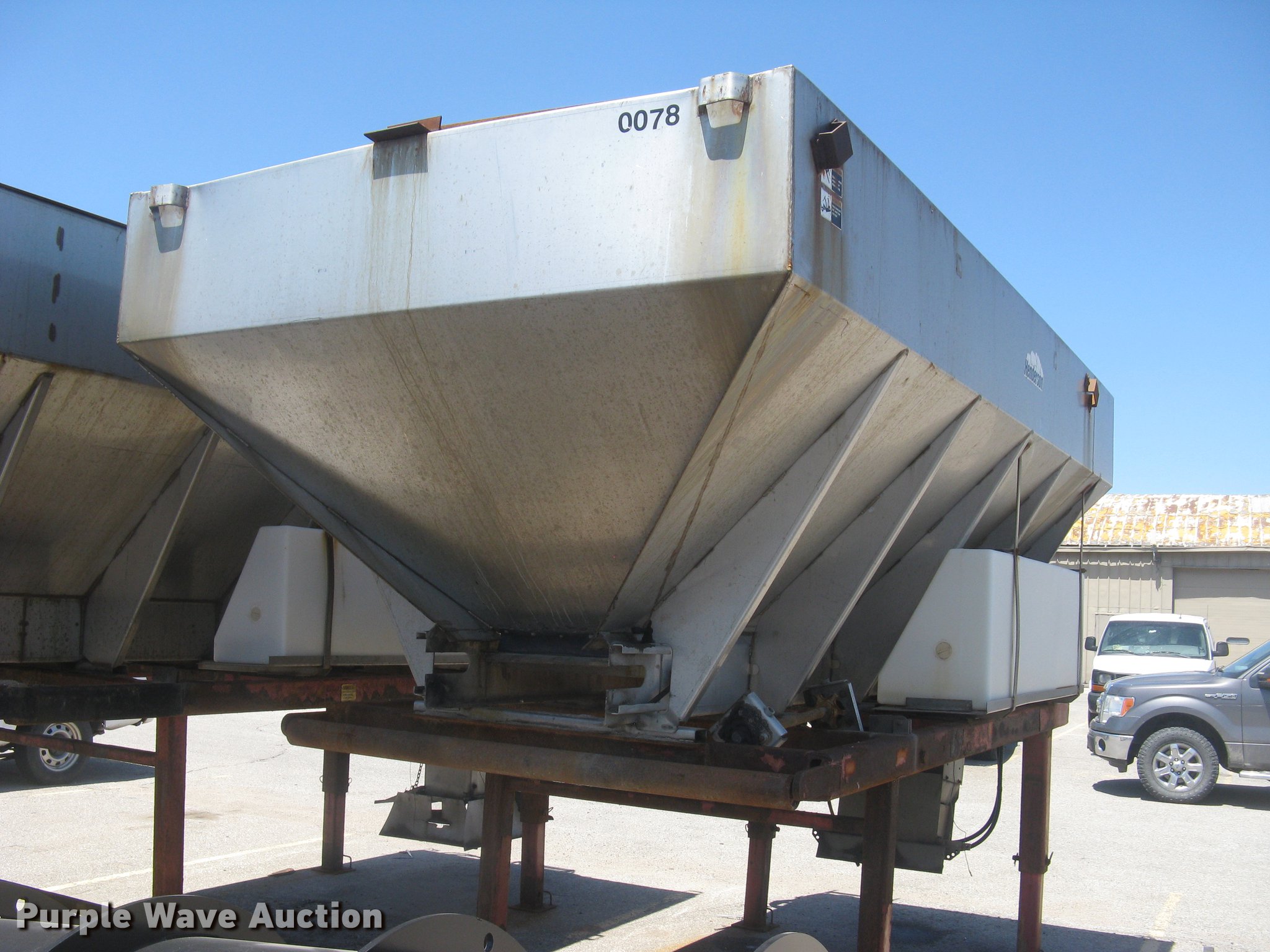 Henderson spreader in Wichita, KS Item DC2269 sold Purple Wave