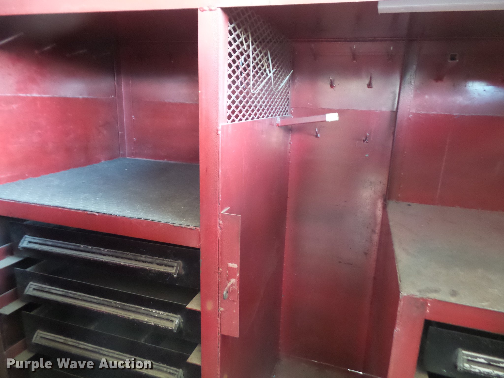 Metal storage in Leavenworth, KS Item EJ9392 sold Purple Wave