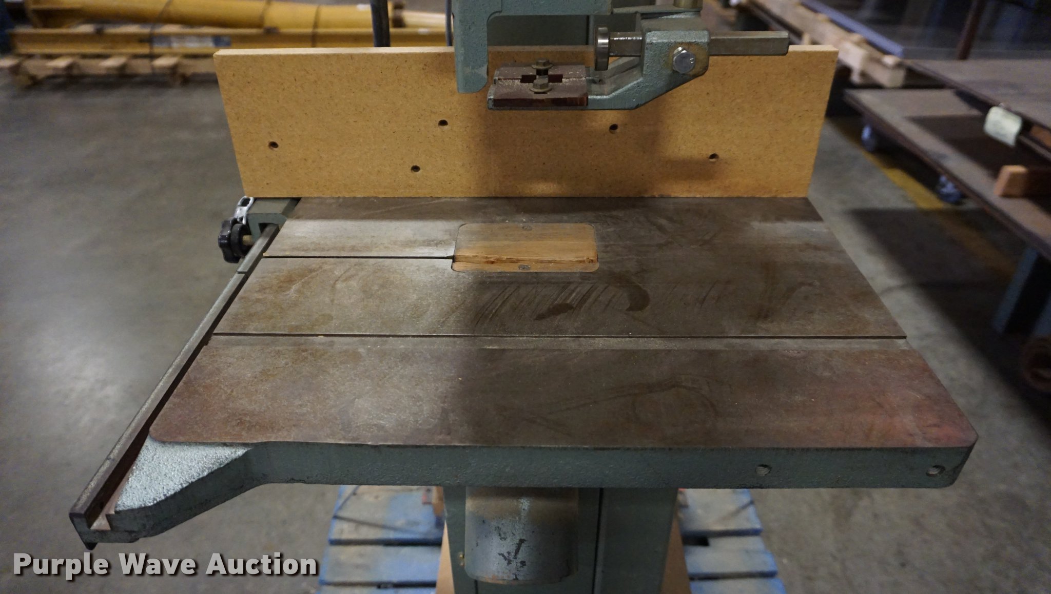 Hitachi CB75F bandsaw in Lansing, KS Item EJ9457 sold Purple Wave
