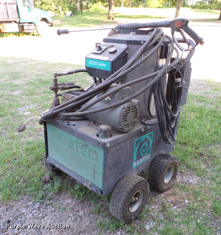 Ramteq AV2000 pressure washer in Atoka, OK Item AO9288 sold Purple Wave