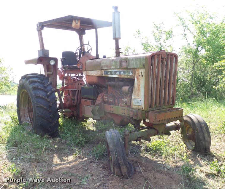 image for item AO9303 1967 International Farmall 806 tractor