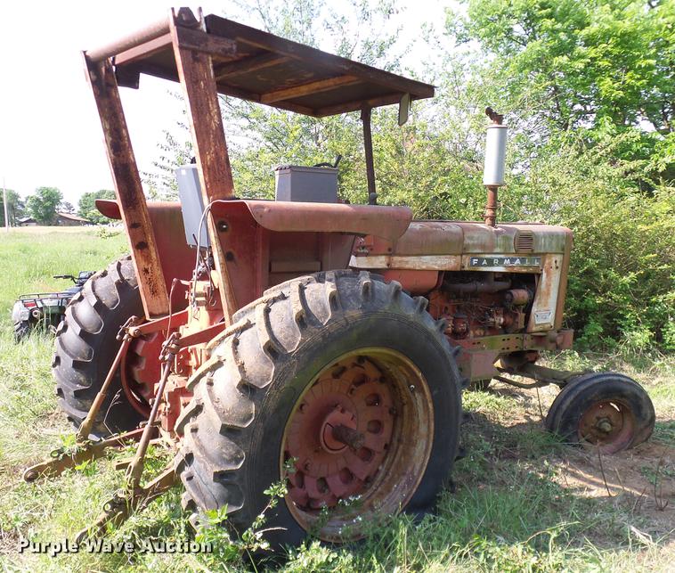 image for item AO9303 1967 International Farmall 806 tractor