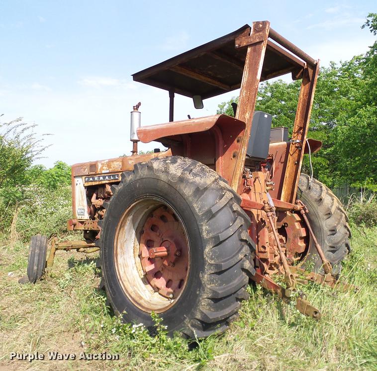 image for item AO9303 1967 International Farmall 806 tractor